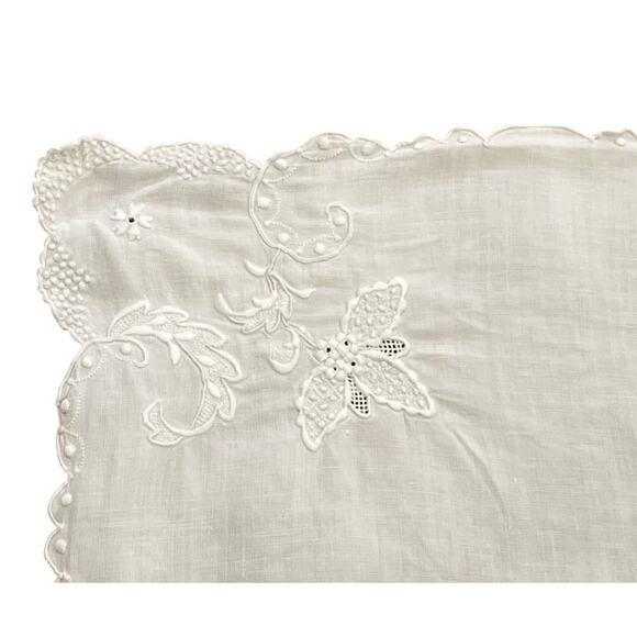 Vintage Cotton White Embroidered Placemats, Floral, Set of 4 - Picture 3 of 7